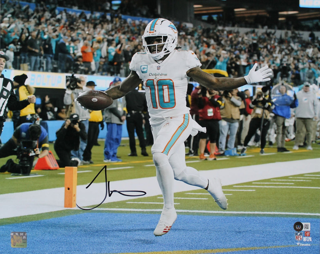 Tyreek Hill Signed Miami Dolphins Custom Jersey – Signature Authentic