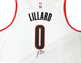 TRAILBLAZERS DAMIAN LILLARD AUTOGRAPHED WHITE FANATICS JERSEY XXL BECKETT 214828