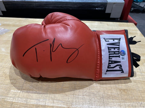 Tyson Fury Signed Everlast Boxing Glove (Beckett COA) The Gypsy King / 34-1-1