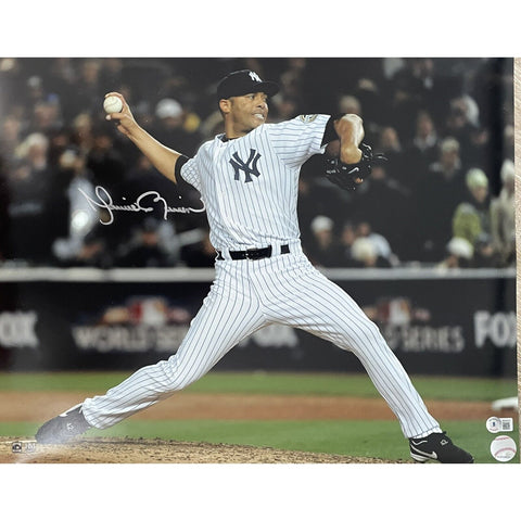 Mariano Rivera Autographed/Signed New York Yankees 16x20 Photo Beckett 47906