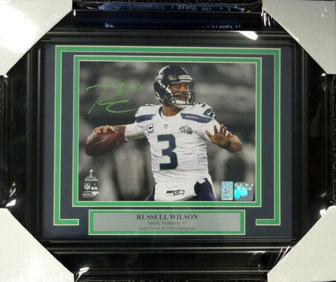 RUSSELL WILSON AUTOGRAPHED FRAMED 8X10 PHOTO SEAHAWKS SUPER BOWL RW HOLO 98097