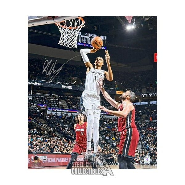 Victor Webanyama Autographed 16x20 Basketball Photo - Fanatics (Dunking)