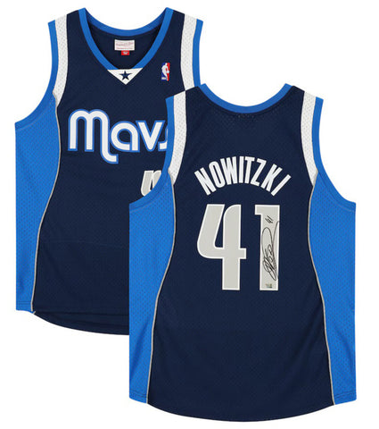 Dirk Nowitzki Autographed Dallas Mavericks 2010 Blue Nike Jersey Fanatics