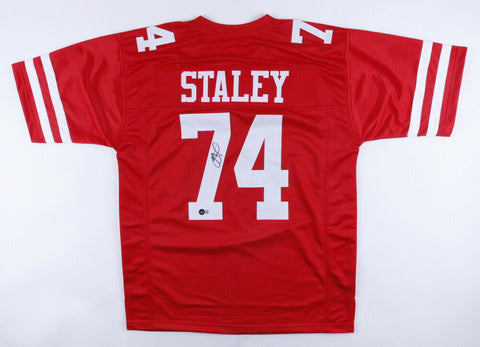 Joe Staley Signed 49ers Jersey (Beckett Holo) San Francisco 6xPro Bowl O-Lineman