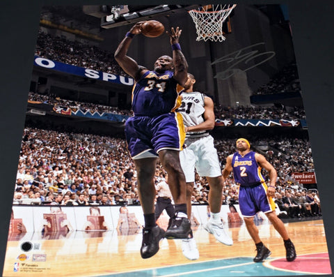 SHAQUILLE SHAQ O'NEAL AUTOGRAPHED LOS ANGELES LAKERS 16x20 PHOTO BECKETT