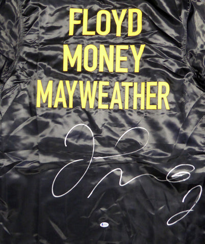 FLOYD MAYWEATHER JR. AUTOGRAPHED SIGNED BLACK BOXING ROBE BECKETT 121804