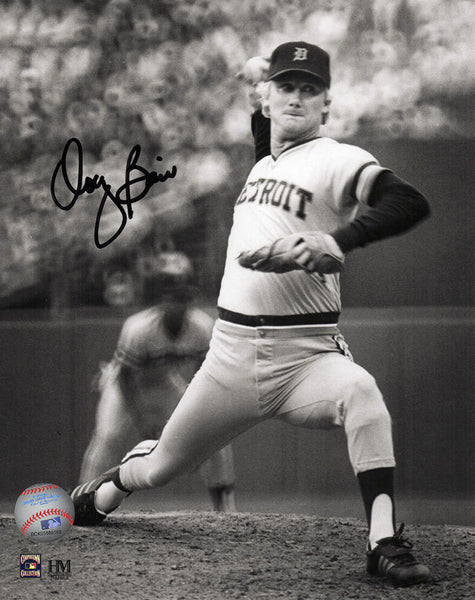 Doug Bair Signed Detroit Tigers Pitching Action B&W 8x10 Photo - (SCHWARTZ COA)