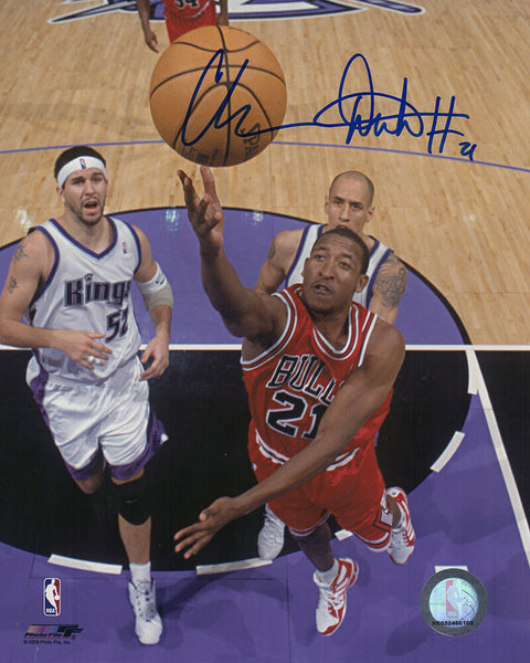 Chris Duhon Signed Chicago Bulls Action vs Kings 8x10 Photo - (SCHWARTZ COA)