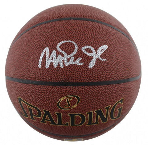 Magic Johnson Signed Basketball (Beckett) 5xNBA Champion /Los Angeles Lakers