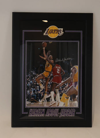 Kareem Abdul-Jabbar Autographed Los Angeles Lakers 16x20 Photo w/Tri-Star COA