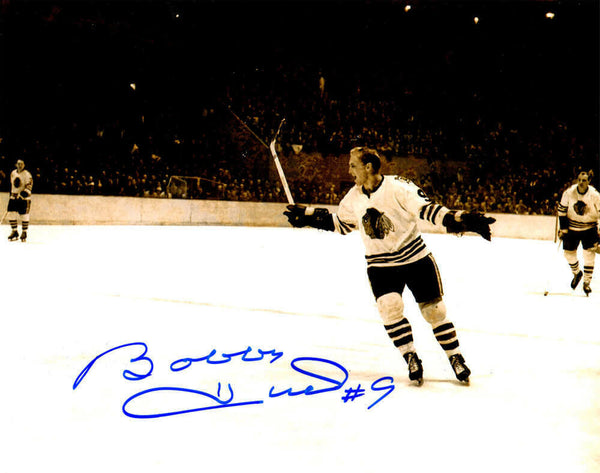 BOBBY HULL Signed Chicago Blackhawks B&W Stick Raised 8x10 Photo - SCHWARTZ