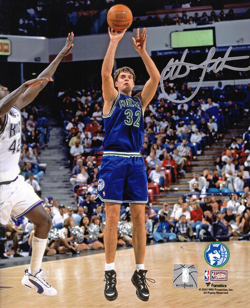 Christian Laettner signed Timberwolves Blue Jersey Shooting 8x10 Photo -(SS COA)