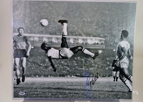 Pele Autographed 16x20 Photo