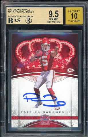 2017 Panini Crown Royale #84 Patrick Mahomes RC On Card BGS 9.5/10 Auto GEM MINT