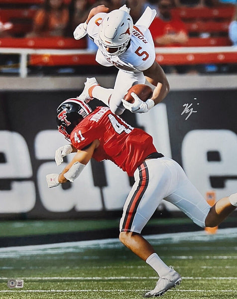 BIJAN ROBINSON AUTOGRAPHED TEXAS LONGHORNS VS TEXAS TECH 16x20 PHOTO BECKETT