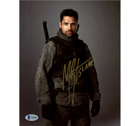 Manu Bennett Signed Arrow Unframed 8x10 Photo with "Slade" Inscription