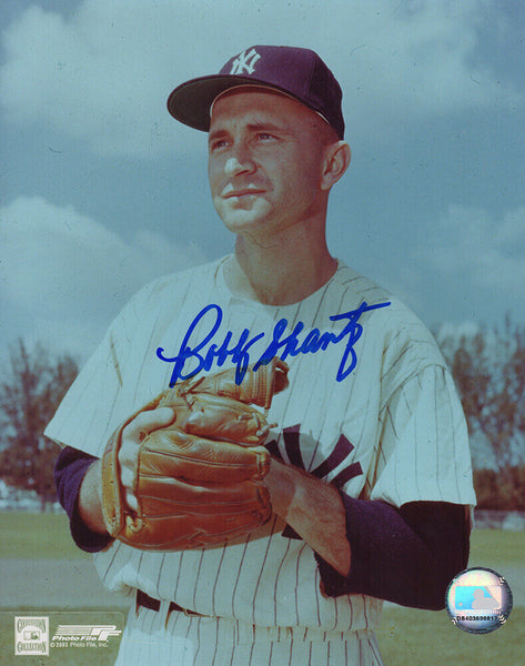 Bobby Shantz Signed New York Yankees Pose With Glove 8x10 Photo - (SCHWARTZ COA)