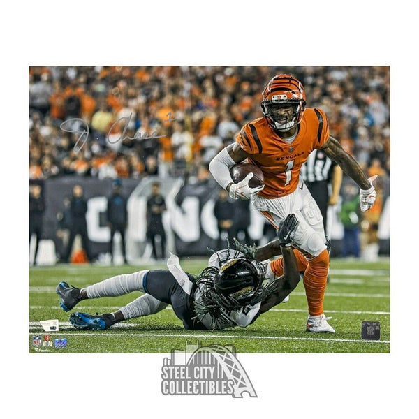 Ja'Marr Chase Autographed Cincinnati 16x20 Football Photo - Fanatics