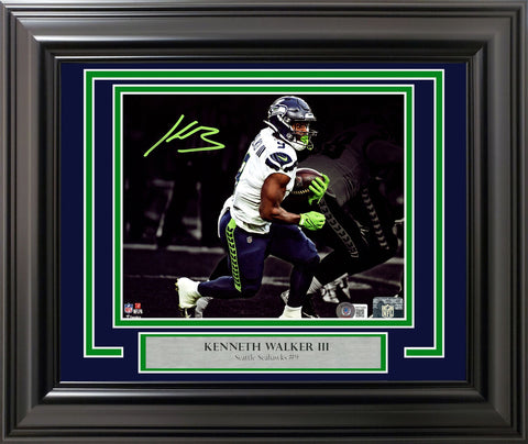 KENNETH WALKER III AUTOGRAPHED FRAMED 8X10 PHOTO SEAHAWKS BECKETT WITNESS 214089