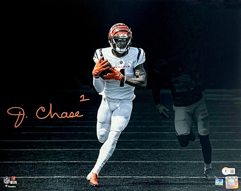 Ja'Marr Chase Cincinnati Bengals Signed Spotlight 16x20 Photo BAS Beckett