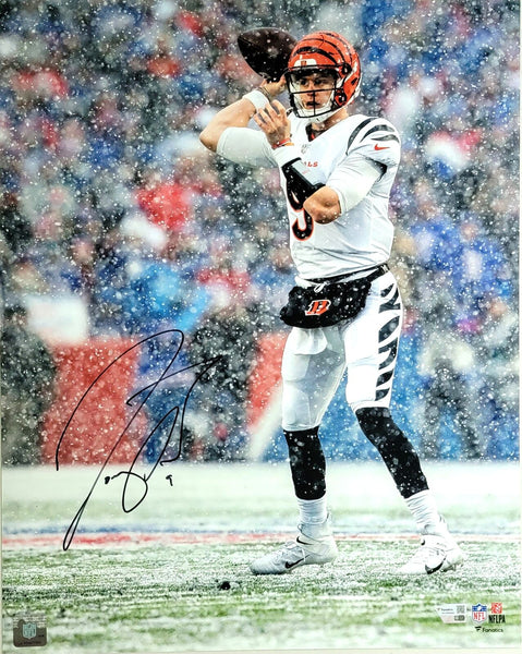 Joe Burrow Autographed Cincinnati Bengals Snow 16X20 Photo Beckett Witnessed