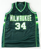 Terry Cummings Signed Milwaukee Bucks Jersey (Beckett) 2xNBA All Star Forward