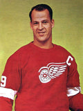 Gordie Howe Signed 1980 Sports Illustrated (JSA COA) Detroit Redwings / Whalers