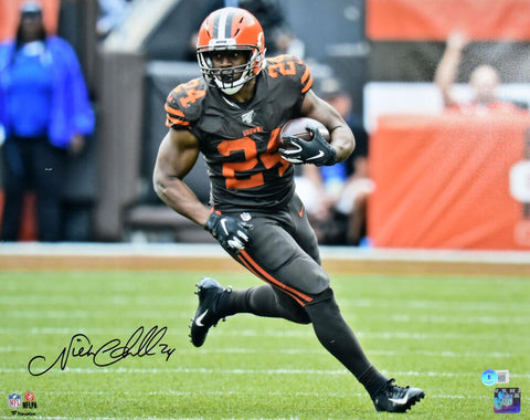 Nick Chubb Autographed Cleveland Browns 16x20 Close Up Photo-Beckett W Hologram