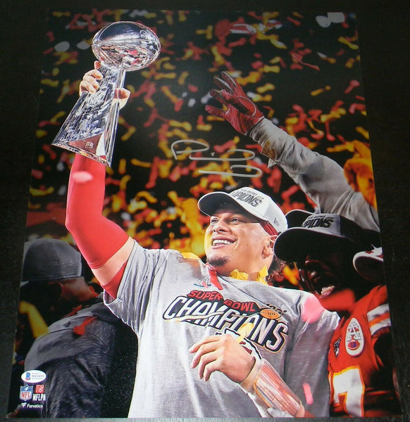 PATRICK MAHOMES SIGNED KANSAS CITY CHIEFS SUPER BOWL LIV TROPHY 16x20 PHOTO BAS