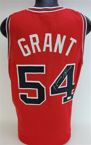 Horace Grant Signed Chicago Bulls Red Jersey (Beckett) 4xNBA Champ / Forward