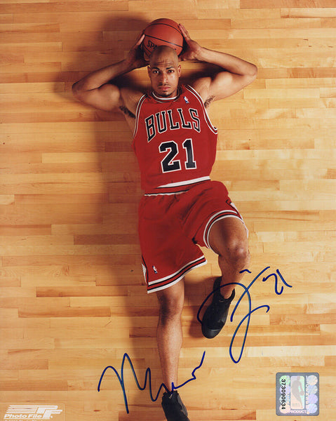 Marcus Fizer Signed Bulls Ball Behind Head Pose 8x10 Photo - (SCHWARTZ COA)