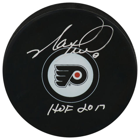 Mark Recchi Signed Flyers Logo Hockey Puck w/HOF 2017 - (SCHWARTZ COA)