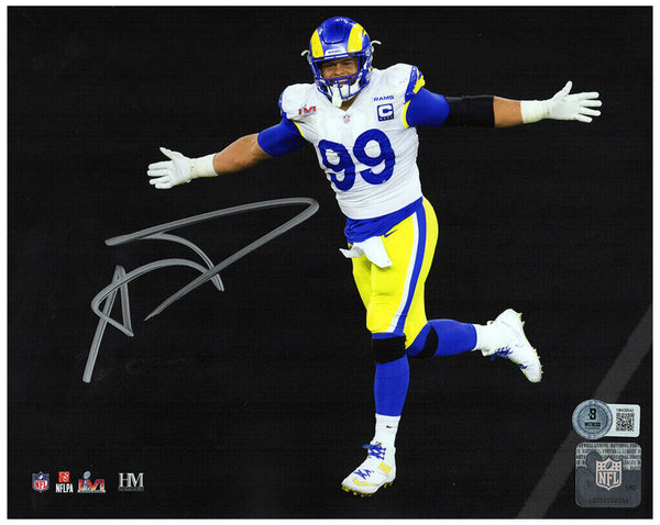 Aaron Donald Signed Rams Super Bowl LVI Spotlight 8x10 Photo - (BECKETT COA)