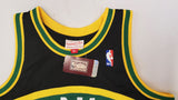 Supersonics Shawn Kemp Autographed 1994-95 M&N Black Jersey M MCS 93468