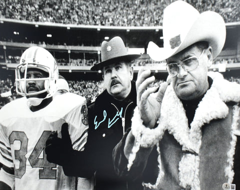 Earl Campbell Autographed Oilers 16x20 B/W Bum Photo - Beckett W Holo *Blue