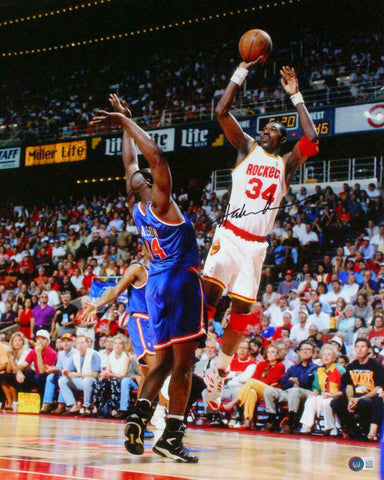 Hakeem Olajuwon Houston Autographed 16x20 PF Fade Away Jumper Photo v. Knicks- B