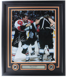 Eric Lindros Signed Framed Flyers 16x20 Fight Photo JSA ITP 42518
