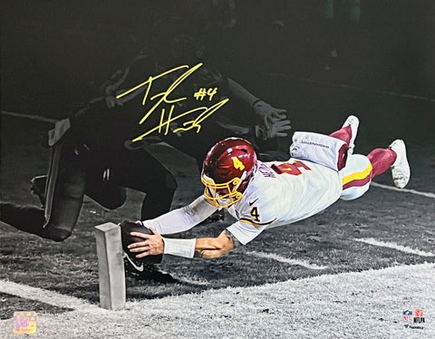 TAYLOR HEINICKE SIGNED WASHINGTON REDSKINS COMMANDERS 16x20 SPOTLIGHT DIVE PHOTO