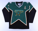 Stephane Robidas Signed Dallas Stars Jersey (Beckett COA) NHL career 1997-2015