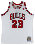 Bulls Michael Jordan Authentic Signed White 1997-98 Nike Jersey UDA #BAH44402