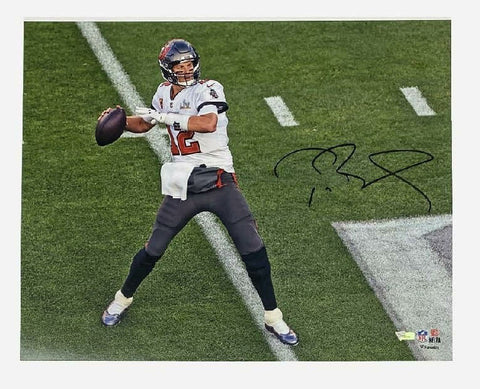 TOM BRADY Autographed Buccaneers Super Bowl Action 16" x 20" Photograph FANATICS