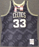 CELTICS LARRY BIRD AUTOGRAPHED BLACK M&N GOLD TOILE JERSEY XXL BECKETT 177717