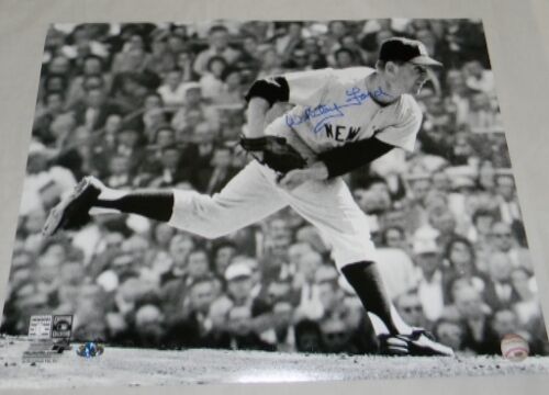 WHITEY FORD AUTOGRAPHED SIGNED NEW YORK YANKEES 16x20 B&W PHOTO COA