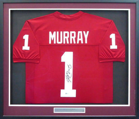 OKLAHOMA KYLER MURRAY AUTOGRAPHED SIGNED FRAMED RED JERSEY BECKETT 154953