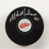 Mike Modano Signed Detroit Red Wings Logo Hockey Puck (Players Ink) H.O.F. 2014