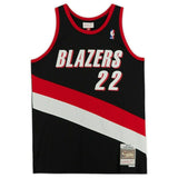 CLYDE DREXLER Autographed "HOF '04" Trail Blazers Black Jersey FANATICS