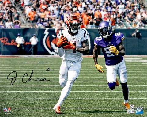 JA'MARR CHASE AUTOGRAPHED 16X20 PHOTO CINCINNATI BENGALS BECKETT WITNESS 232746