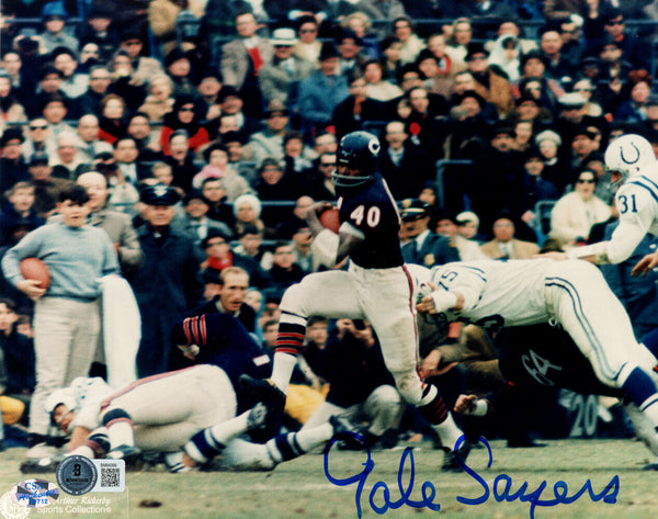 Gale Sayers Autographed Chicago Bears 8x10 Photo Beckett 45617