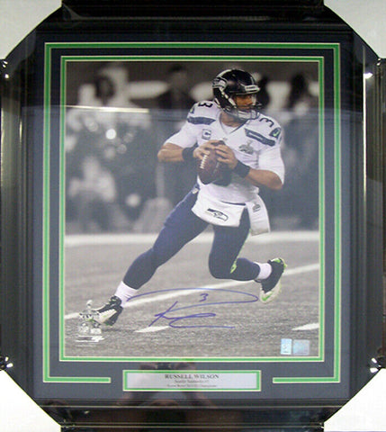 RUSSELL WILSON AUTOGRAPHED FRAMED 16X20 PHOTO SEAHAWKS SUPER BOWL RW HOLO 80882