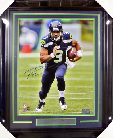 RUSSELL WILSON AUTOGRAPHED SIGNED FRAMED 16X20 PHOTO SEAHAWKS RW HOLO 126670